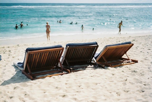 Leżaki drewniane nie tylko na plażę!